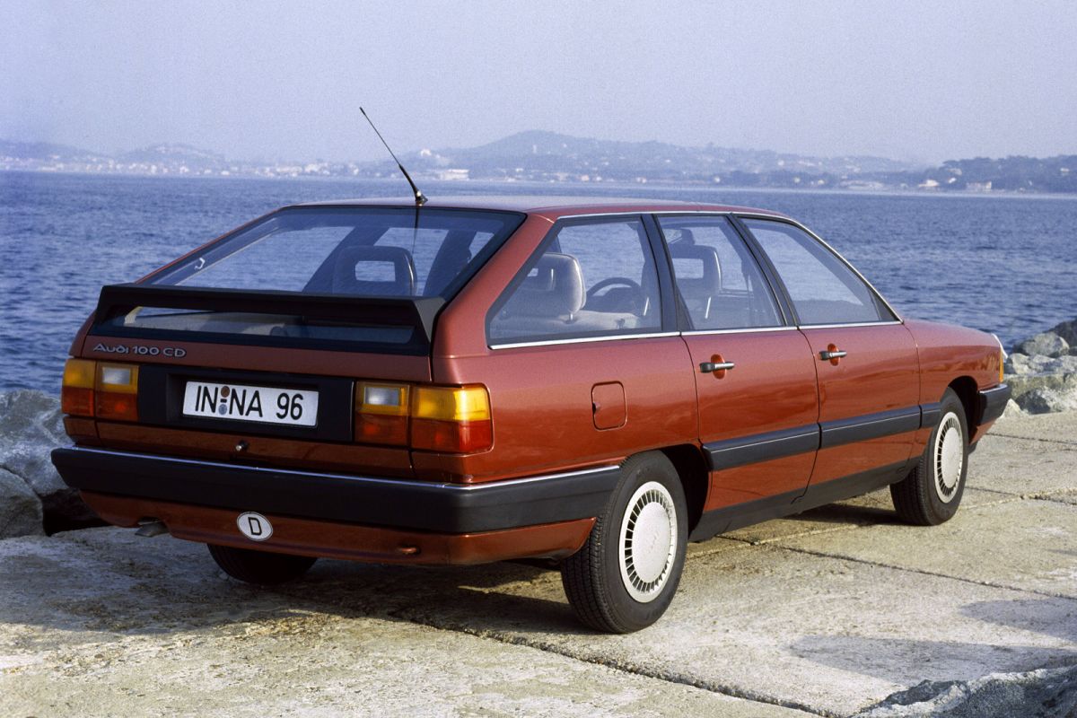 Audi 100 Avant 1983 matmenys
