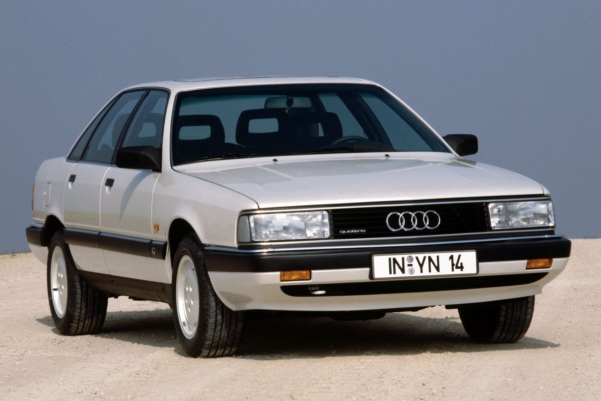 Audi 200 1984 matmenys