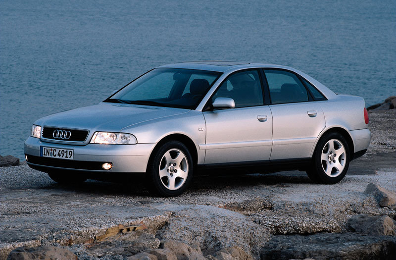 Audi A4 1999 matmenys
