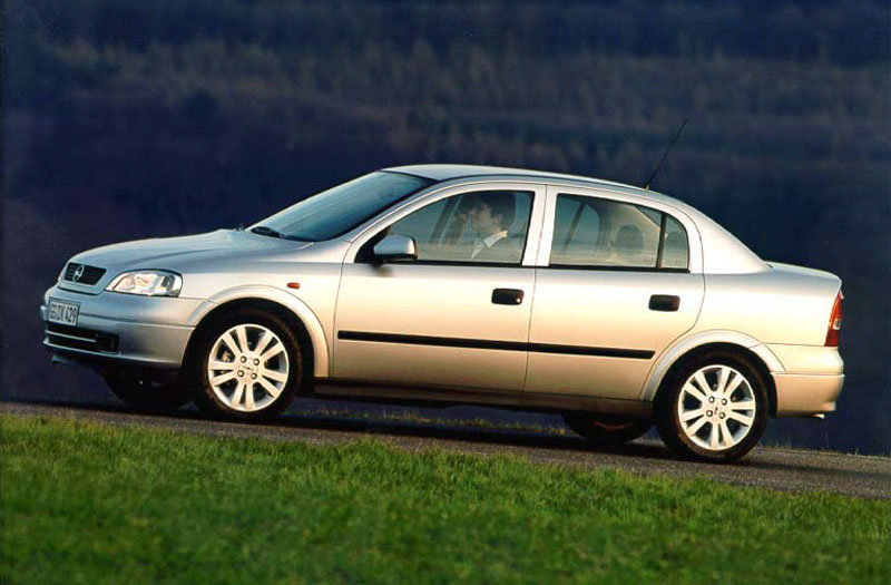 Opel Astra 1998 matmenys