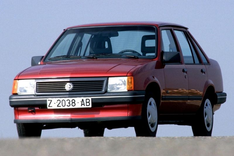 Opel Corsa 1985 matmenys
