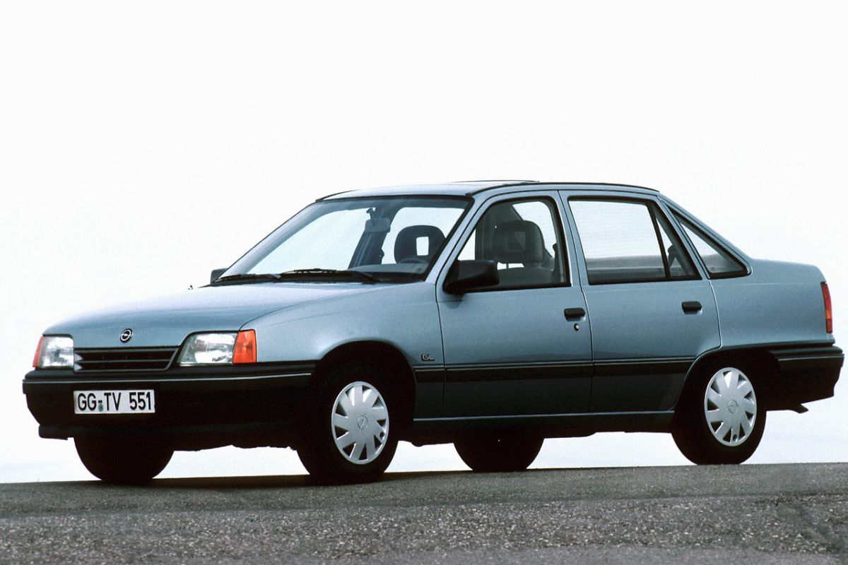 Opel Kadett 1989 matmenys