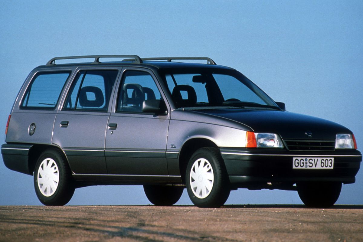 Opel Kadett Caravan 1989 matmenys