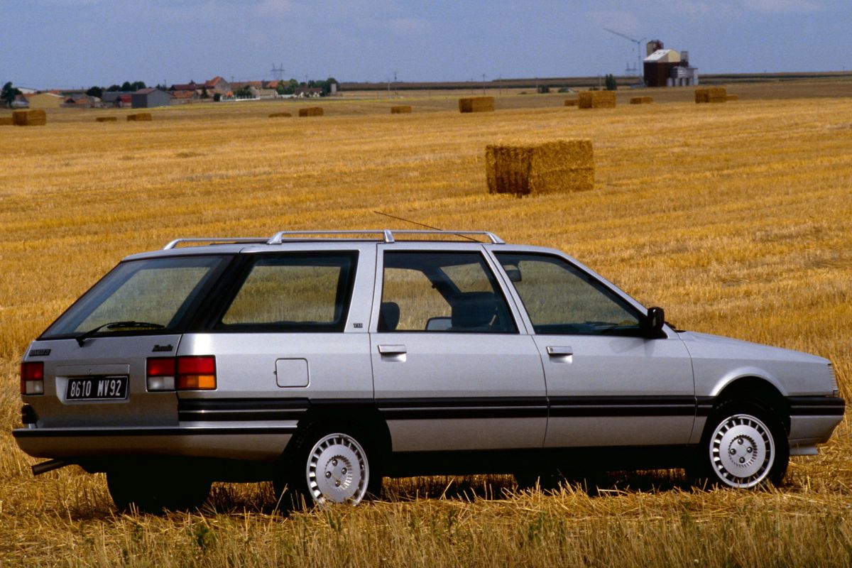 Renault 21 Nevada 1986 matmenys